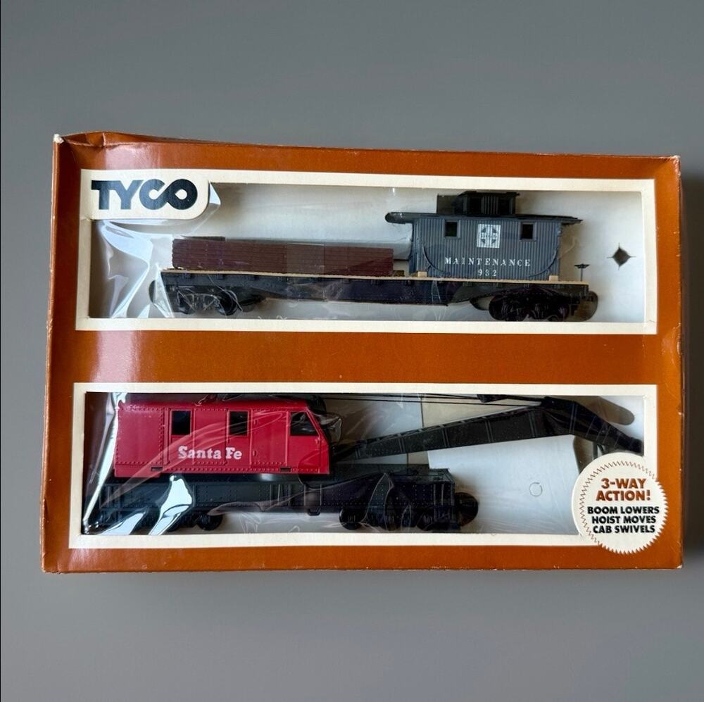 Vintage TYCO HO Scale Operating Crane Car w/ Boom Tender Santa Fe No. 932 Boxed